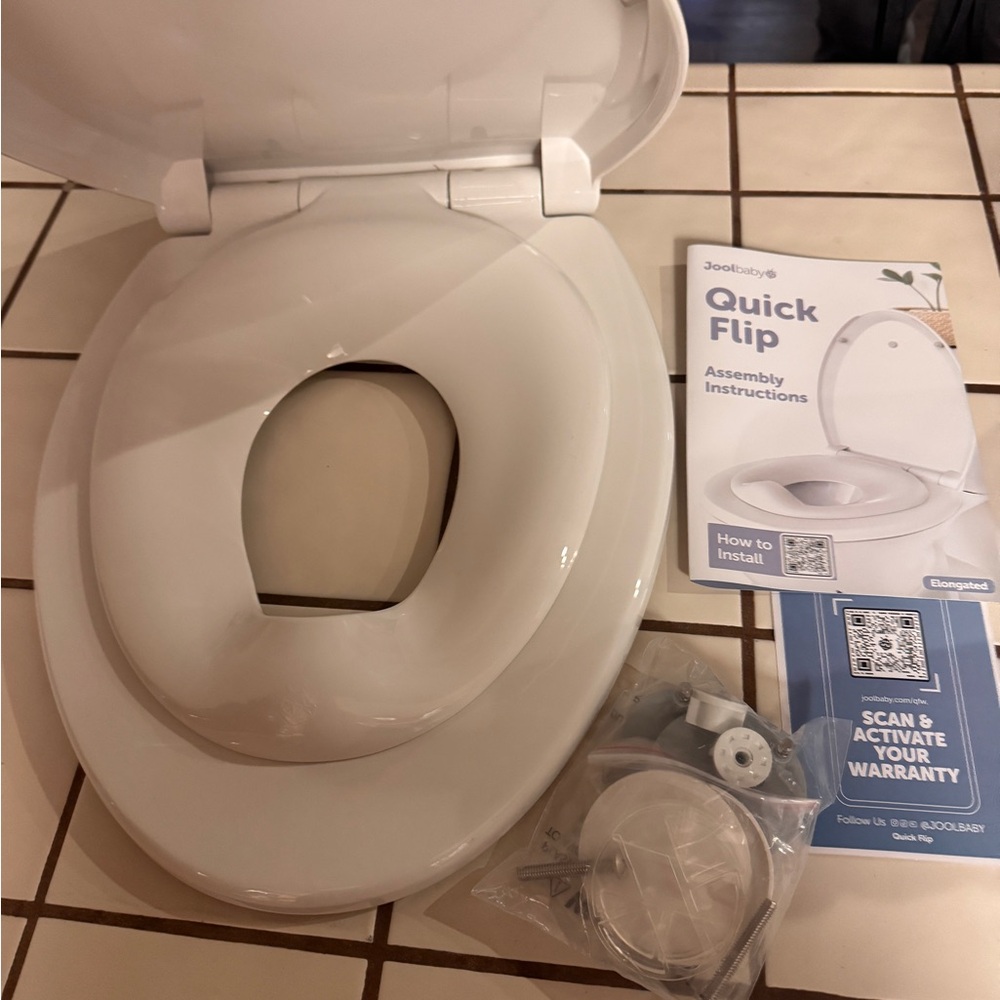 White Toilet Seat with Installation Kit